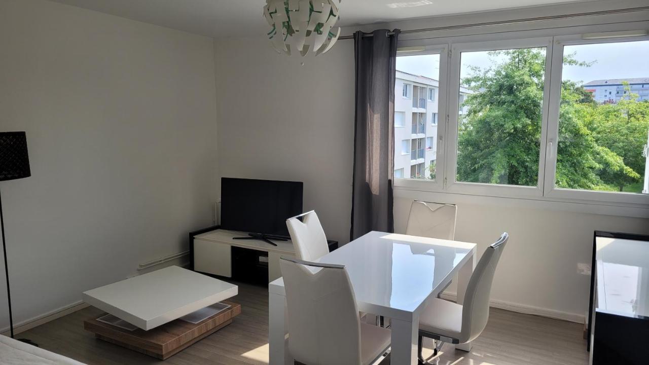 Appartement Lumineux Cholet Esterno foto